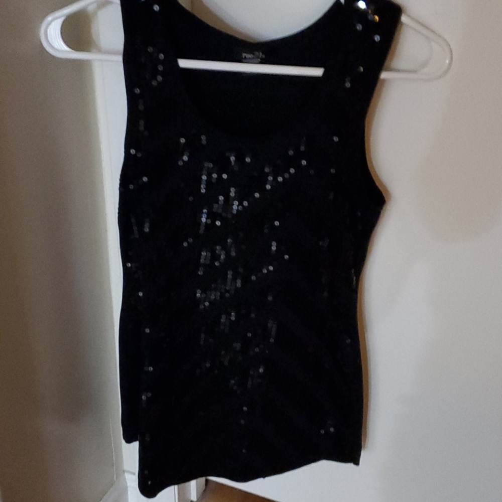 Rue 21 top 💥